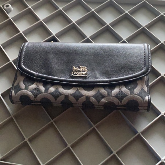 Micheal kors and coach wallets - Picture 3 of 4